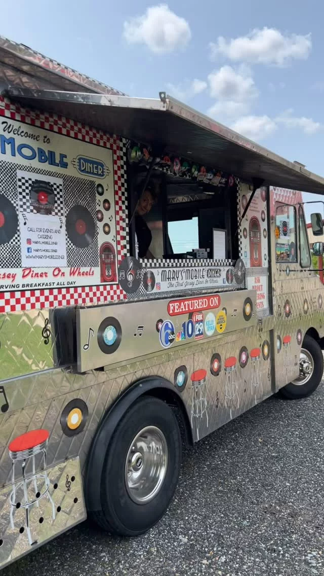 Stop out for some yummy food and wine!! @marys_mobile_diner_  will be here until 4pm!
#foodandbeverages #justatasteaway #winetime #njwinery #logantownshipnj #yesplease