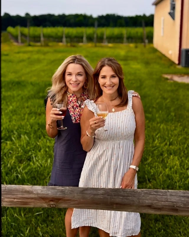 Just a Thursday evening having wine @cedarvale_winery 
#cheers
#friendship 
#winetime
#vino 
#onesipatatime